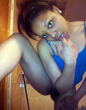 ebony girls nude selfies