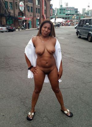 nude exhibitionist wife