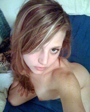 ebony teen nude selfie